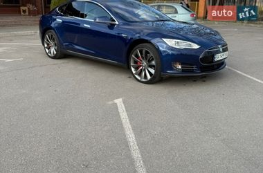 Лифтбек Tesla Model S 2015 в Александрие