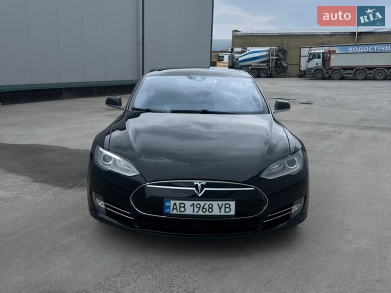 Tesla Model S 2015