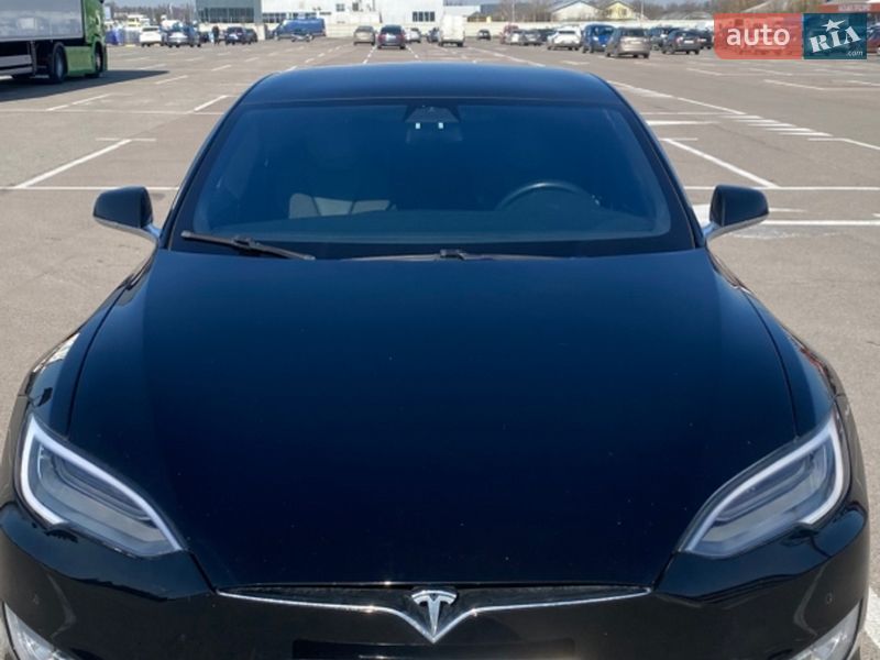 Tesla Model S 2018