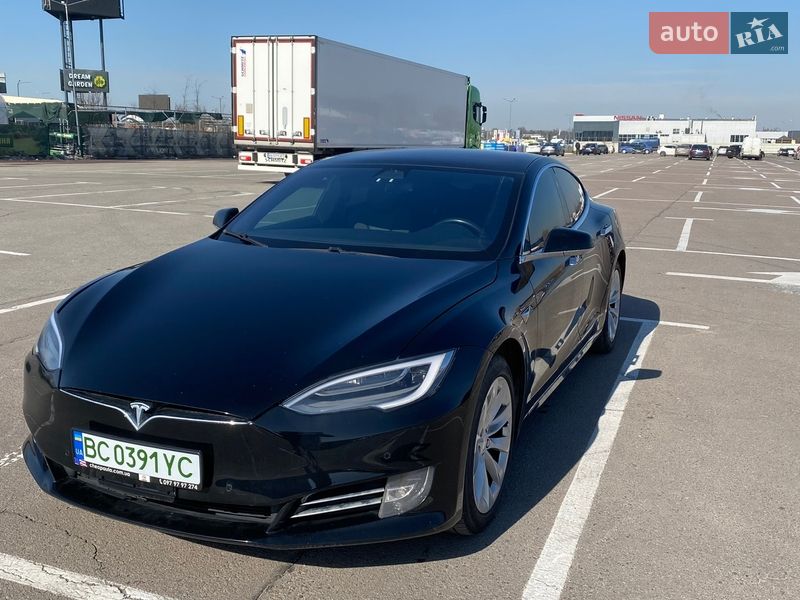 Ліфтбек Tesla Model S 2018 в Львові
