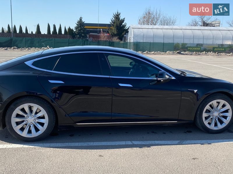 Ліфтбек Tesla Model S 2018 в Львові