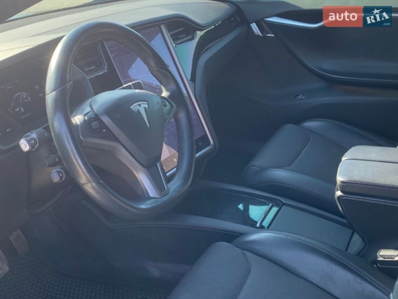 Ліфтбек Tesla Model S 2018 в Львові