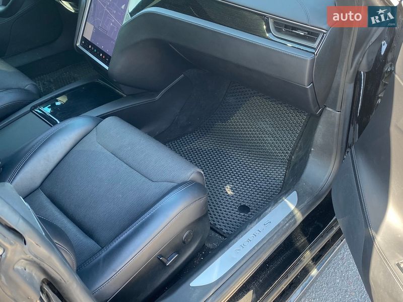 Ліфтбек Tesla Model S 2018 в Львові