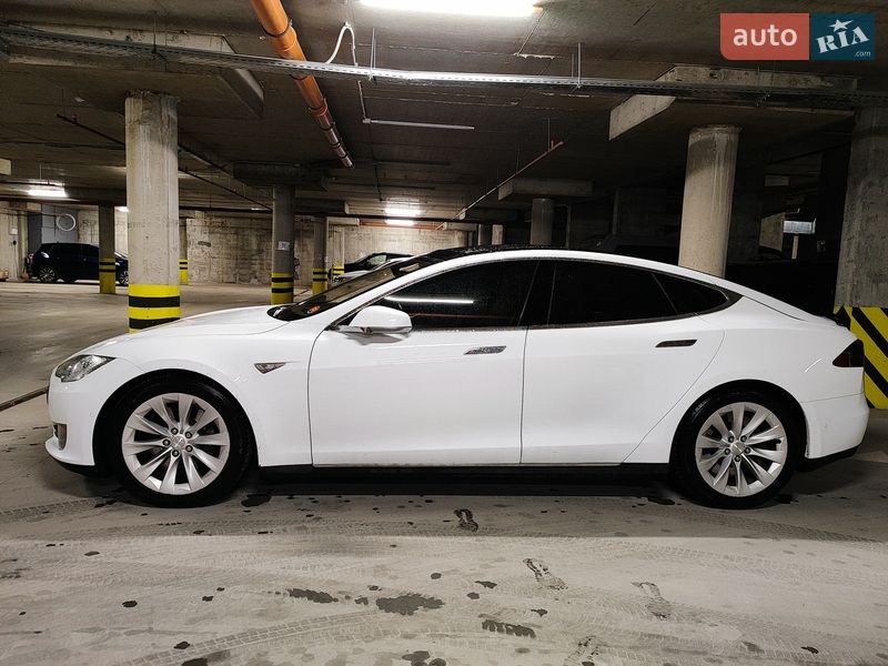 Лифтбек Tesla Model S 2015 в Львове фото 5 Лифтбек Tesla Model S 2015 в Львове