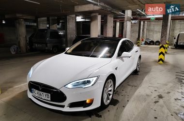 Лифтбек Tesla Model S 2015 в Львове