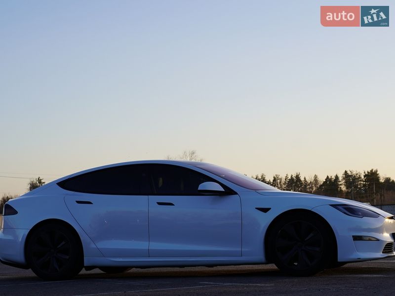 Лифтбек Tesla Model S 2023 в Киеве