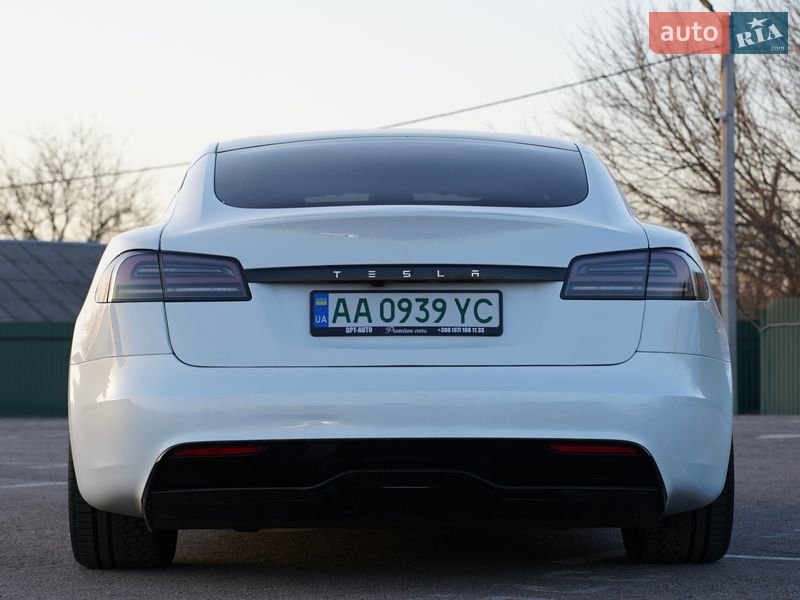Лифтбек Tesla Model S 2023 в Киеве