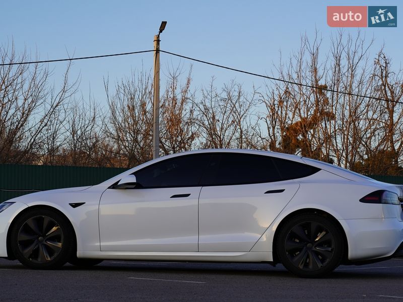 Лифтбек Tesla Model S 2023 в Киеве