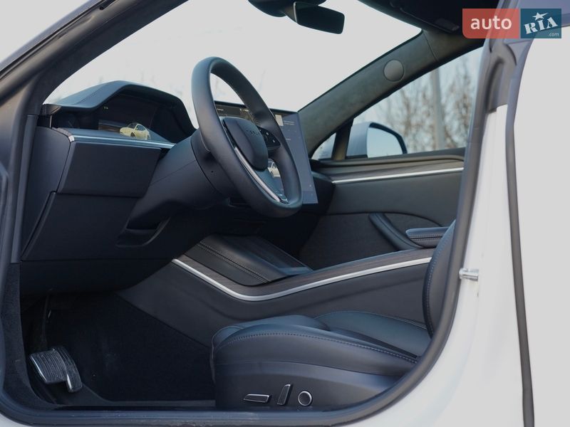 Лифтбек Tesla Model S 2023 в Киеве