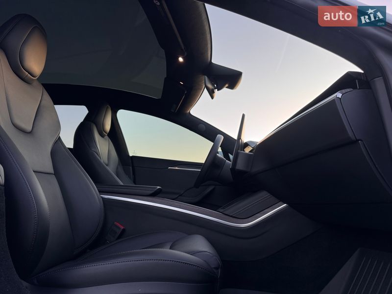 Лифтбек Tesla Model S 2023 в Киеве