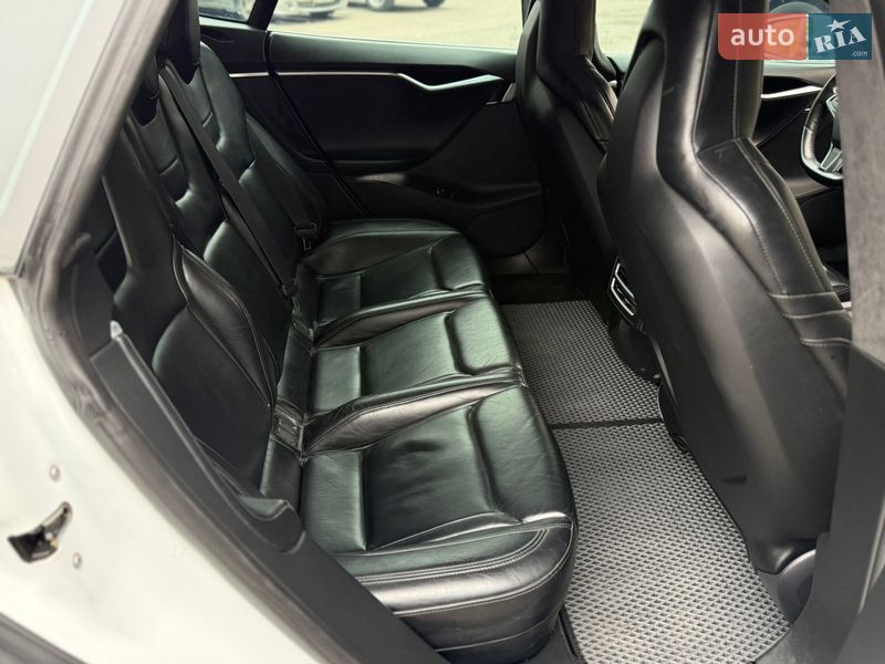 Лифтбек Tesla Model S 2015 в Одессе