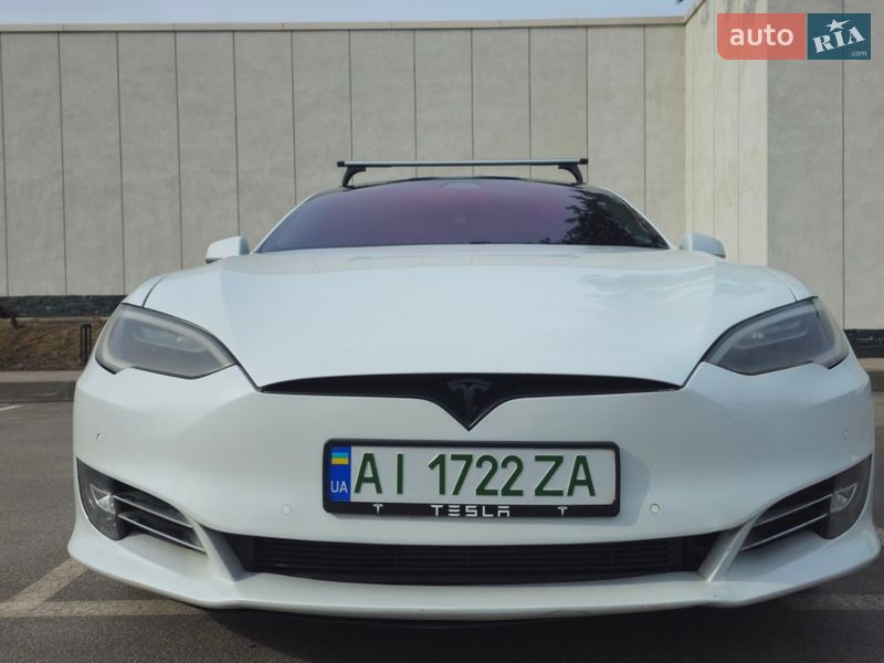 Лифтбек Tesla Model S 2017 в Украинке