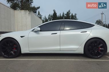 Лифтбек Tesla Model S 2017 в Украинке