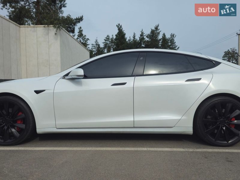 Лифтбек Tesla Model S 2017 в Украинке