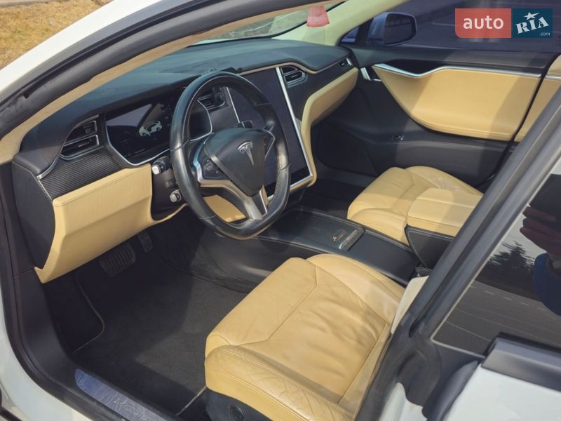 Лифтбек Tesla Model S 2017 в Украинке