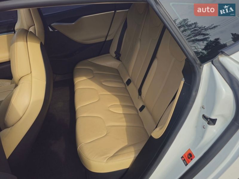 Лифтбек Tesla Model S 2017 в Украинке