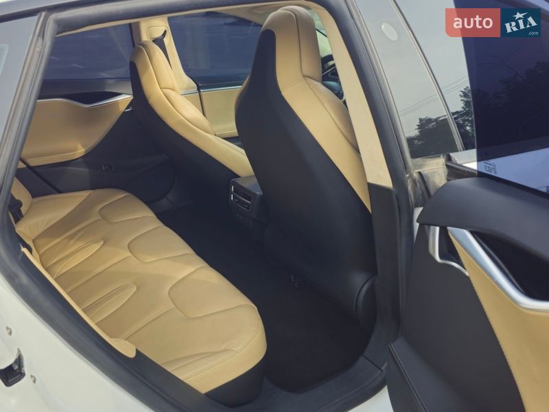 Лифтбек Tesla Model S 2017 в Украинке