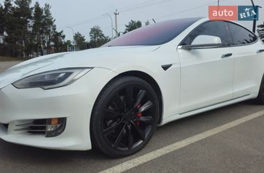 Лифтбек Tesla Model S 2017 в Украинке