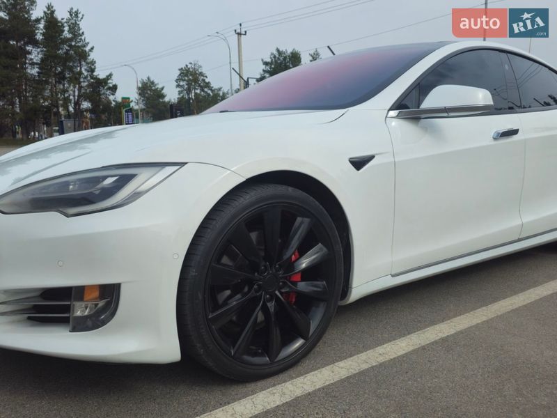Лифтбек Tesla Model S 2017 в Украинке