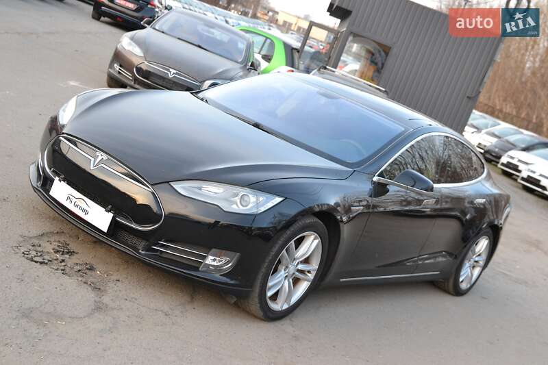 Tesla Model S 2013