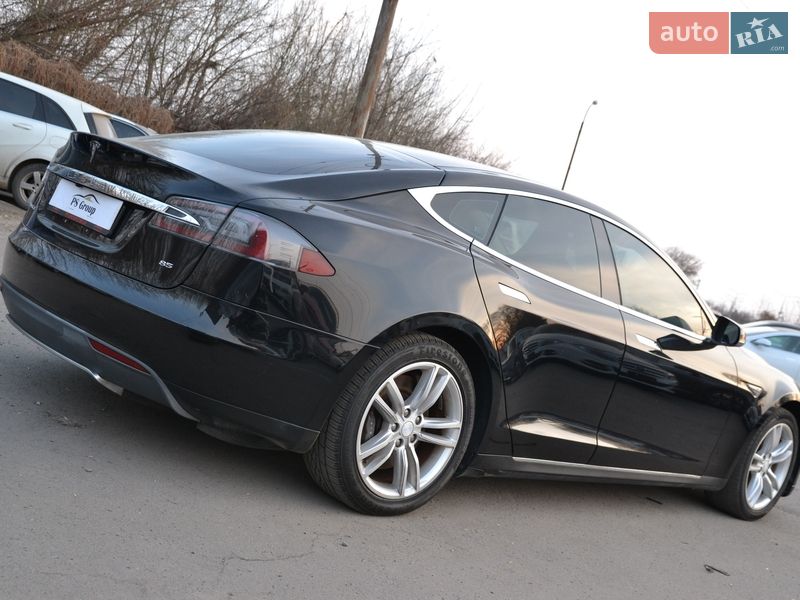 Ліфтбек Tesla Model S 2013 в Луцьку