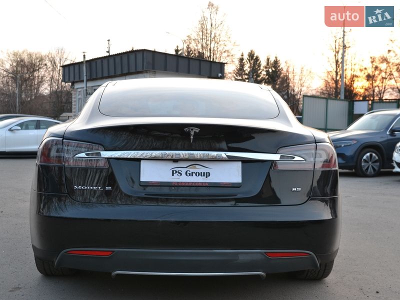Ліфтбек Tesla Model S 2013 в Луцьку