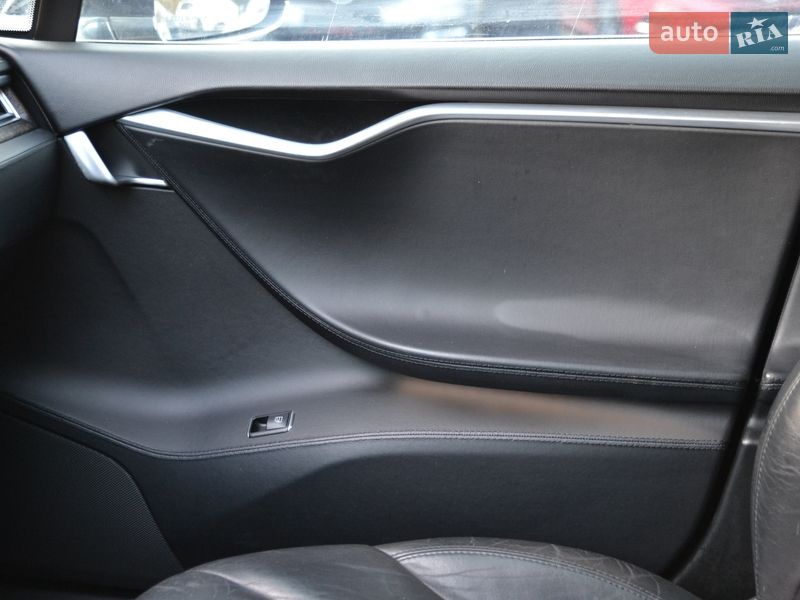 Ліфтбек Tesla Model S 2013 в Луцьку