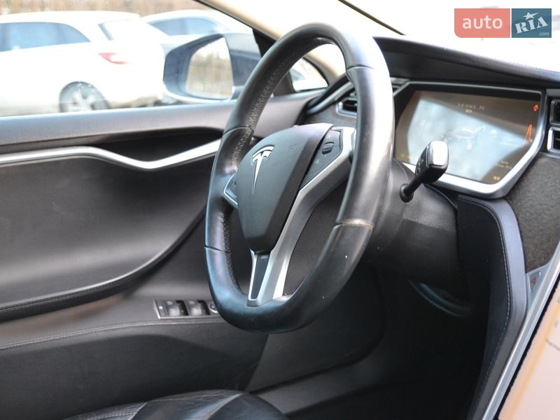 Ліфтбек Tesla Model S 2013 в Луцьку