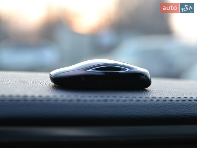Ліфтбек Tesla Model S 2013 в Луцьку