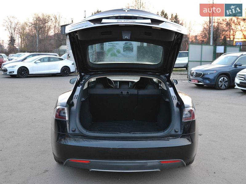 Ліфтбек Tesla Model S 2013 в Луцьку