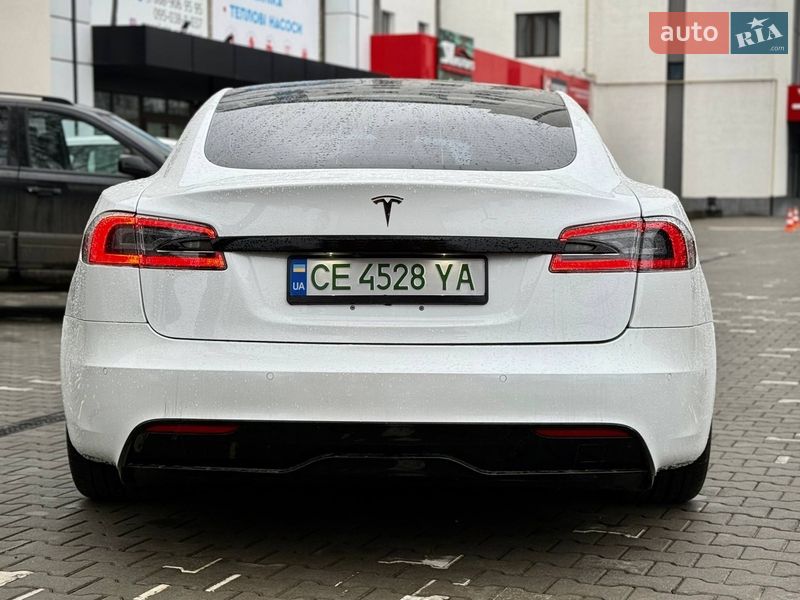 Лифтбек Tesla Model S 2022 в Черновцах