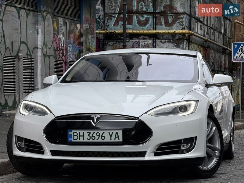 Tesla Model S 2013