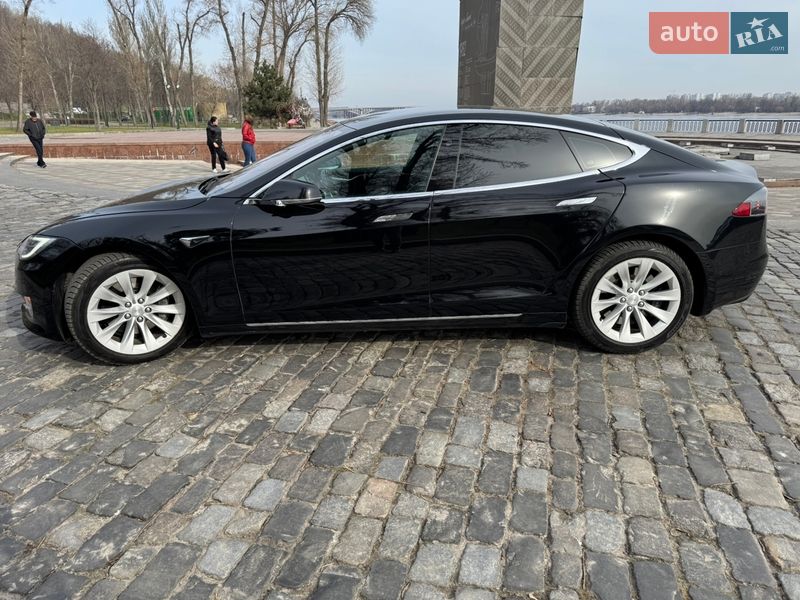 Лифтбек Tesla Model S 2017 в Киеве фото 6 Лифтбек Tesla Model S 2017 в Киеве