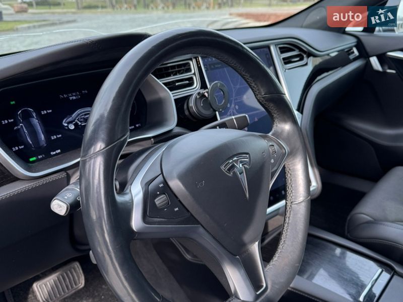 Лифтбек Tesla Model S 2017 в Киеве фото 21 Лифтбек Tesla Model S 2017 в Киеве