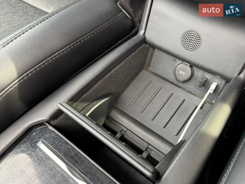 Лифтбек Tesla Model S 2017 в Киеве фото 28 Лифтбек Tesla Model S 2017 в Киеве