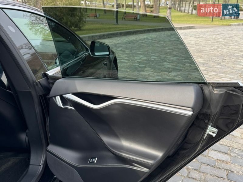 Лифтбек Tesla Model S 2017 в Киеве фото 32 Лифтбек Tesla Model S 2017 в Киеве