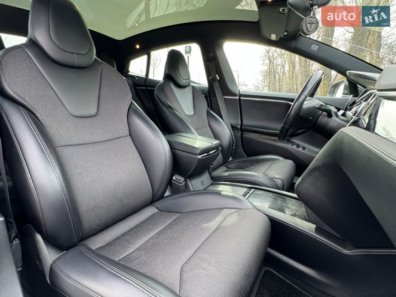 Лифтбек Tesla Model S 2017 в Киеве фото 36 Лифтбек Tesla Model S 2017 в Киеве