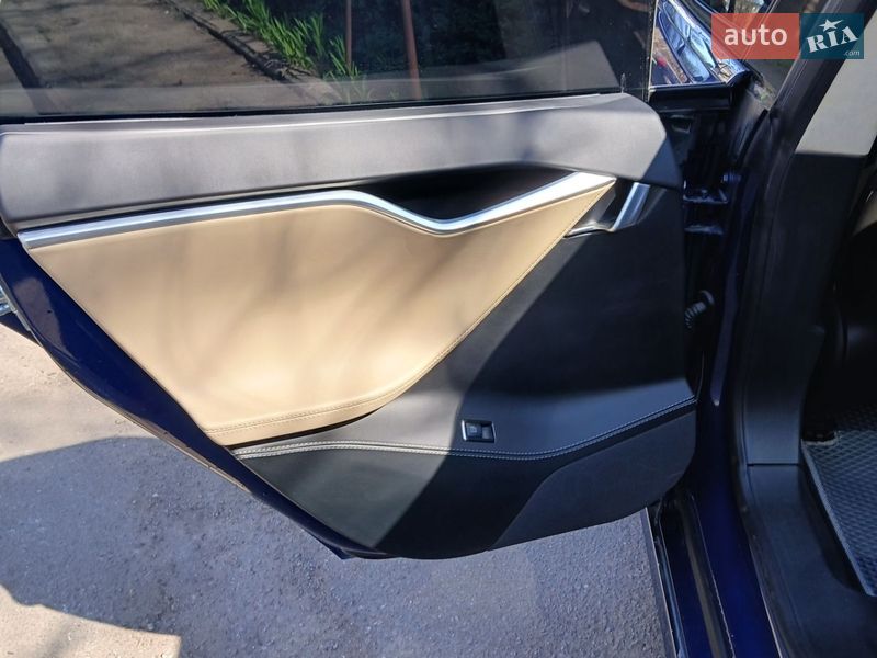 Ліфтбек Tesla Model S 2017 в Кропивницькому