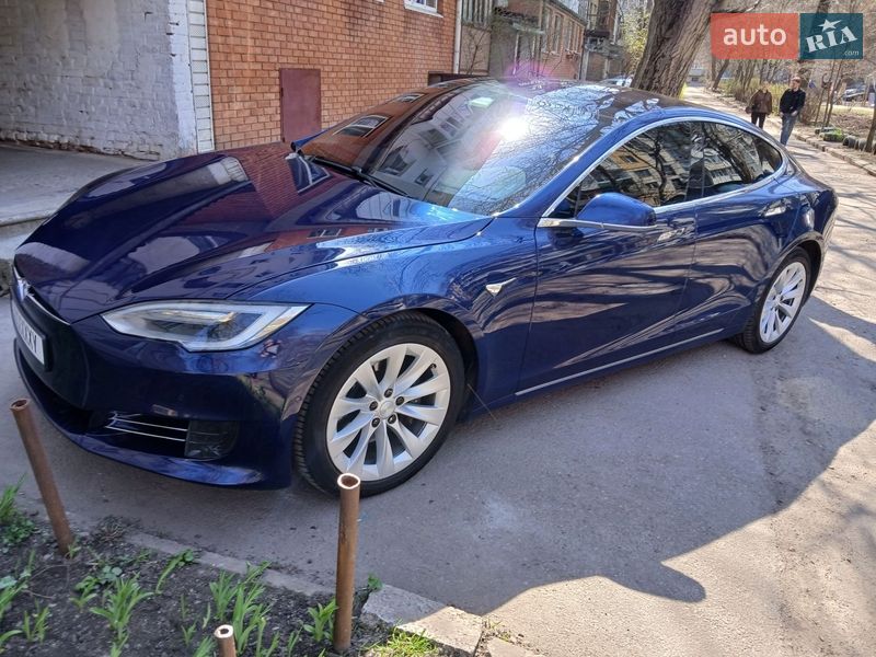Ліфтбек Tesla Model S 2017 в Кропивницькому