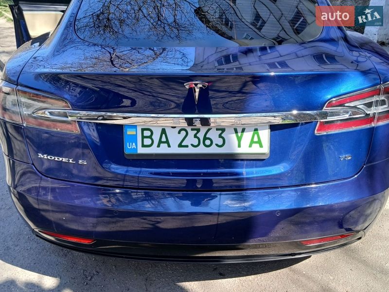 Ліфтбек Tesla Model S 2017 в Кропивницькому