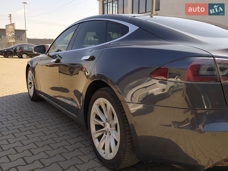 Ліфтбек Tesla Model S 2016 в Чернівцях фото 2 Ліфтбек Tesla Model S 2016 в Чернівцях
