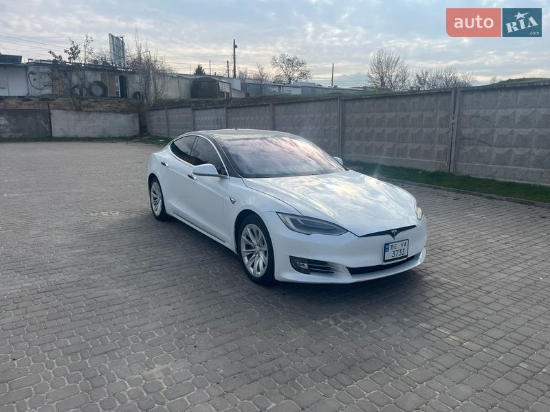 Tesla Model S 2019