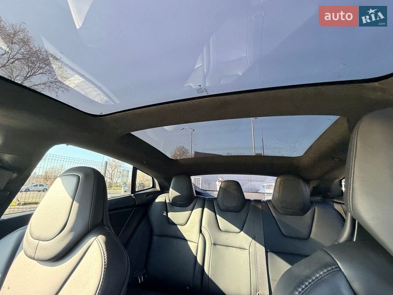 Лифтбек Tesla Model S 2019 в Киеве
