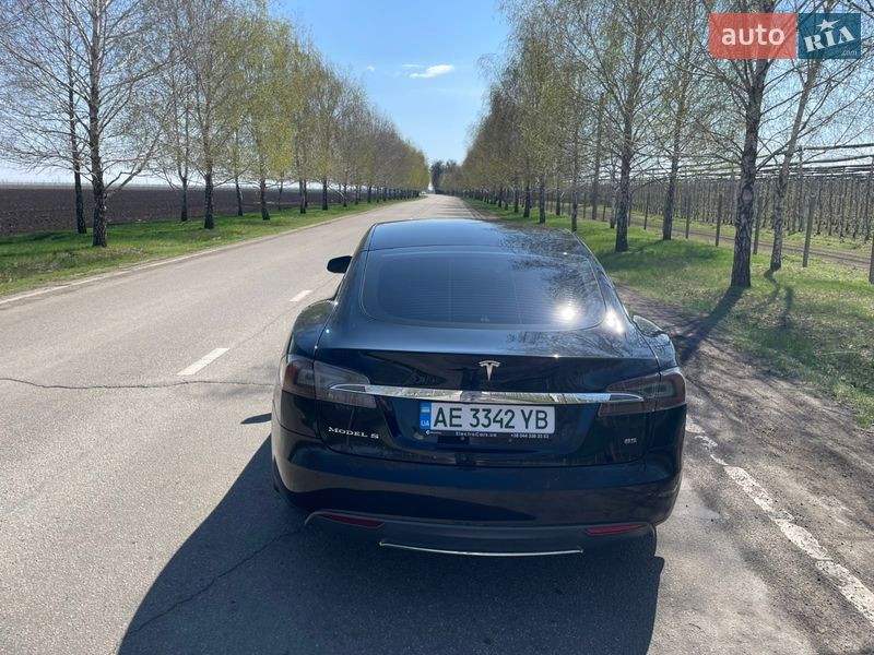 Ліфтбек Tesla Model S 2014 в Дніпрі