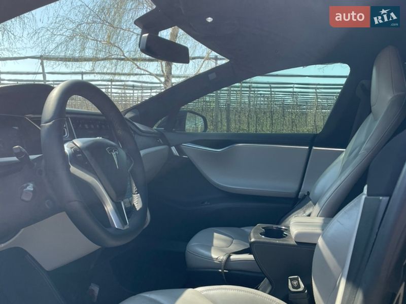 Ліфтбек Tesla Model S 2014 в Дніпрі