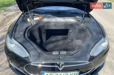 Ліфтбек Tesla Model S 2014 в Дніпрі фото 18 Ліфтбек Tesla Model S 2014 в Дніпрі