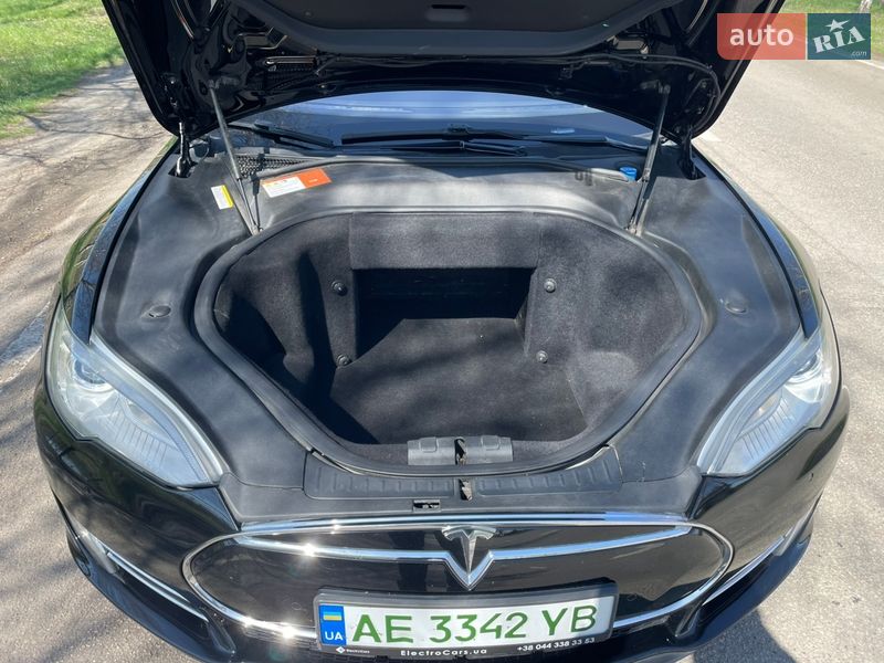 Ліфтбек Tesla Model S 2014 в Дніпрі