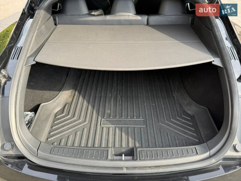 Ліфтбек Tesla Model S 2017 в Вінниці фото 7 Ліфтбек Tesla Model S 2017 в Вінниці