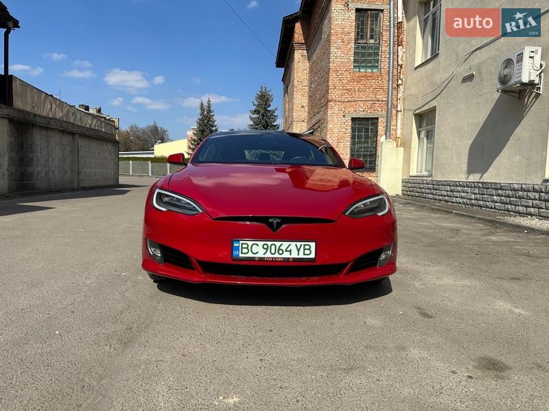 Tesla Model S 2020