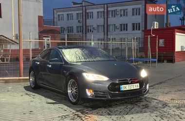 Лифтбек Tesla Model S 2015 в Ровно